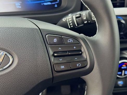 Used 2025 Hyundai Venue Limited image 18