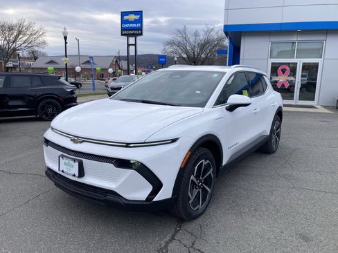 New 2026 Chevrolet Equinox EV LT image 3