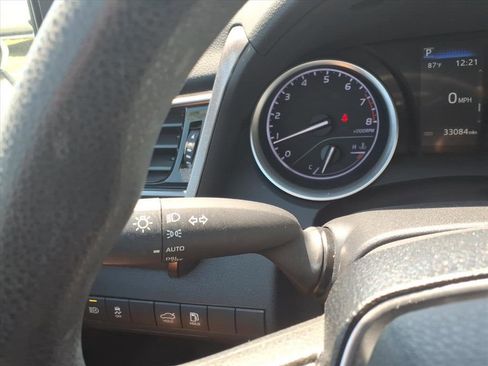 Used 2022 Toyota Camry LE image 26