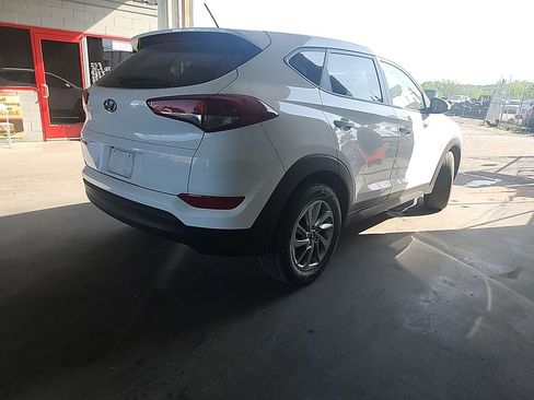 Used 2018 Hyundai Tucson SE FWD image 2