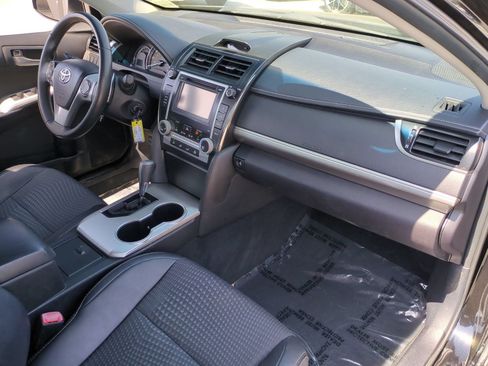 Used 2012 Toyota Camry SE FWD image 19