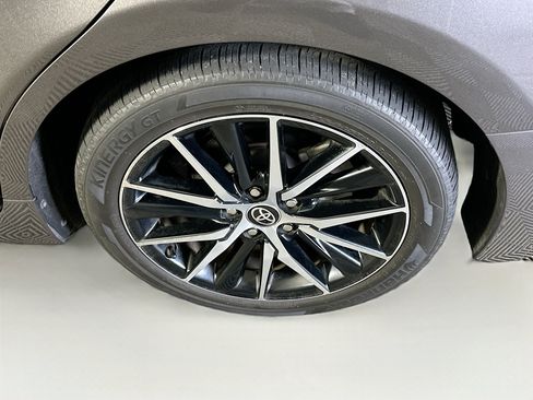 Used 2024 Toyota Camry SE FWD image 11