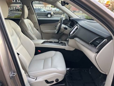 Certified 2024 Volvo XC90 B5 Plus w/ Protection Package Premier image 14