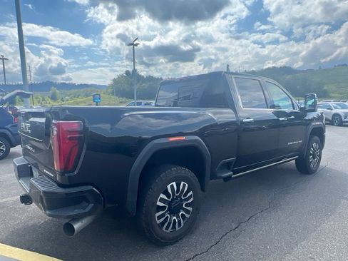 Used 2024 GMC Sierra 3500 Denali Ultimate AWD/4WD image 9