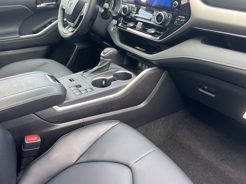 New 2026 Toyota Highlander XLE AWD/4WD image 18