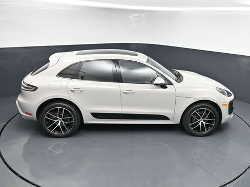 Used 2025 Porsche Macan AWD/4WD image 17