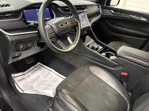 Used 2023 Jeep Grand Cherokee Altitude AWD/4WD image 18