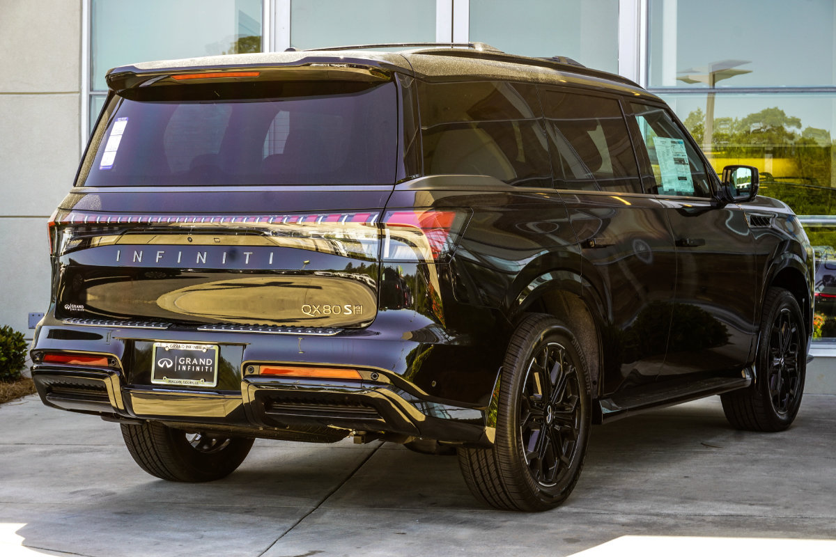 Certified 2026 INFINITI QX80 4WD w/ Sport Exterior Package image 13