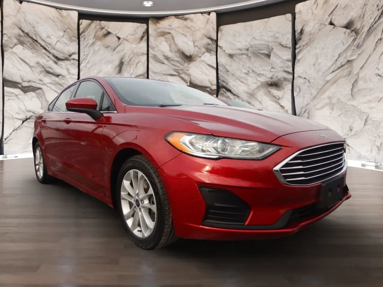 Used 2019 Ford Fusion SE FWD image 4