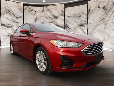 Used 2019 Ford Fusion SE image 4