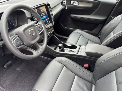 New 2026 Volvo XC40 B5 Core w/ Climate Package image 9