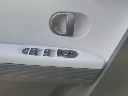 Certified 2025 Hyundai Ioniq 5 SE image 17