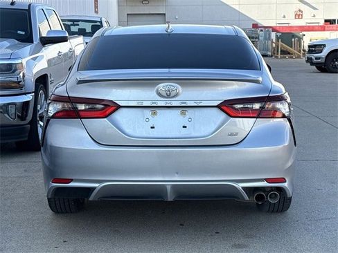 Used 2023 Toyota Camry SE image 5