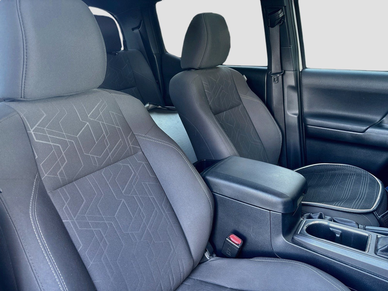 Used 2016 Toyota Tacoma TRD Off-Road RWD image 18