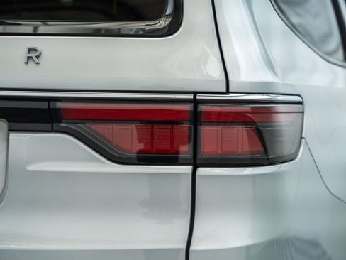 Used 2024 Jeep Wagoneer Series III AWD/4WD image 9