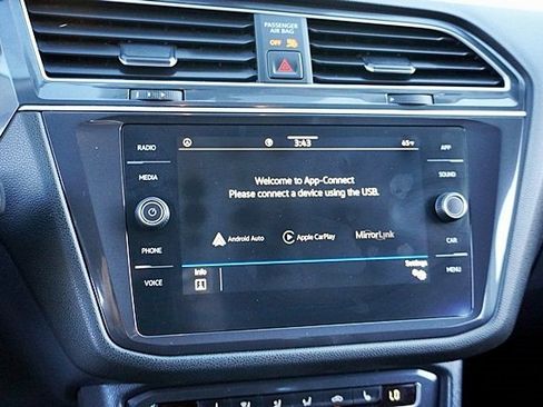 Used 2021 Volkswagen Tiguan SE image 25