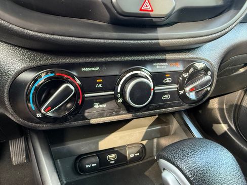 Used 2023 Kia Soul LX w/ LX Technology Package FWD image 27