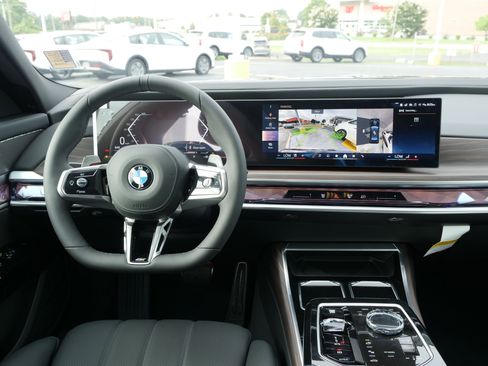New 2025 BMW 740i w/ Premium Package image 15