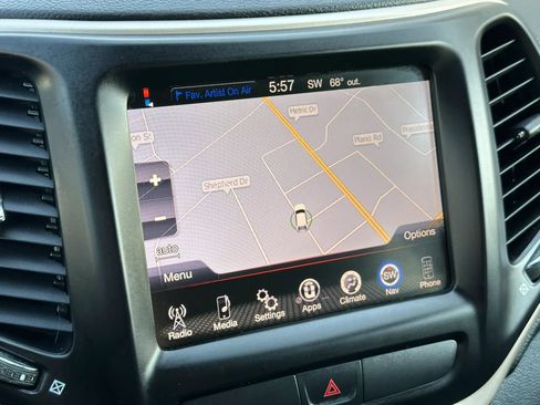 Used 2016 Jeep Cherokee Latitude AWD/4WD image 33