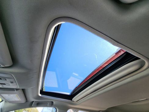 Used 2015 Toyota RAV4 Limited w/ Technology Package image 26