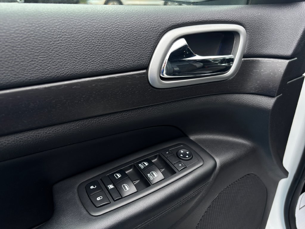Used 2018 Jeep Grand Cherokee Laredo RWD image 11