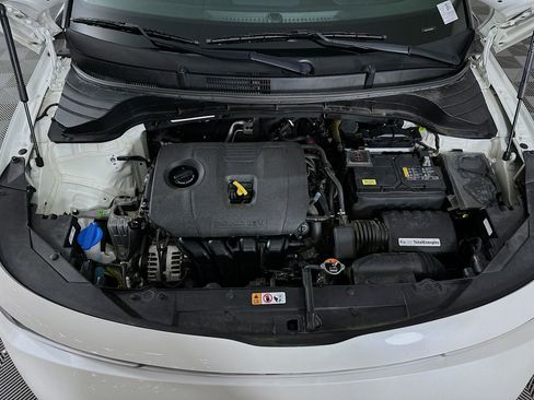 Used 2025 Kia Soul LX w/ LX Technology Package FWD image 30