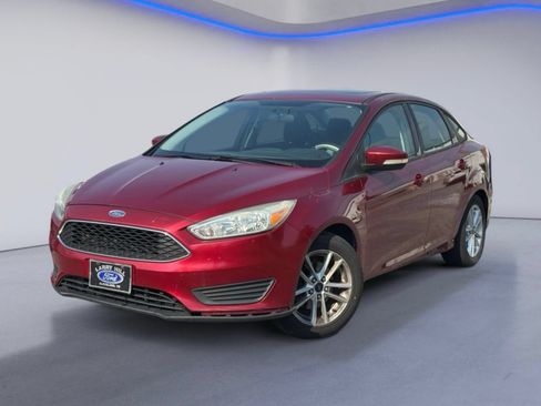 Used 2015 Ford Focus SE w/ Reverse Sensing Package FWD image 2