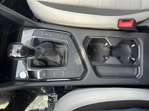 New 2026 Volkswagen Taos SE FWD image 25