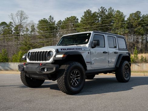 Used 2024 Jeep Wrangler Unlimited Rubicon w/ XTREMEE 35" Tire Package AWD/4WD image 3