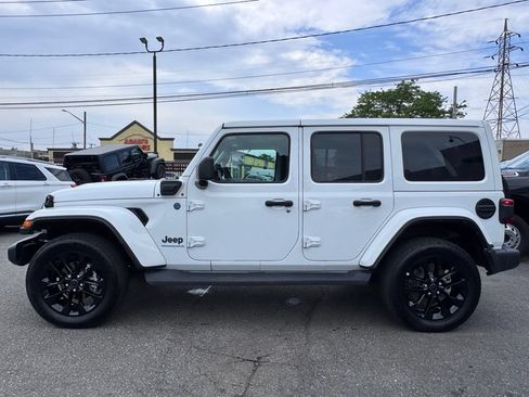 Used 2025 Jeep Wrangler Unlimited Sahara AWD/4WD image 4