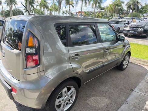 Used 2011 Kia Soul + w/ Audio Pkg FWD image 4
