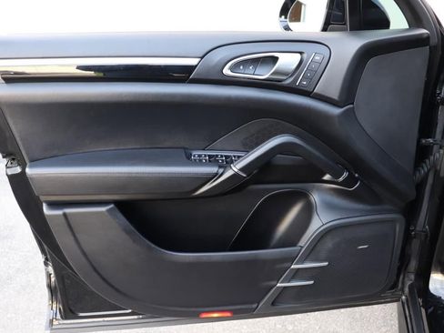 Used 2017 Porsche Cayenne GTS image 37