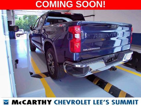 Used 2023 Chevrolet Silverado 1500 LT AWD/4WD image 3