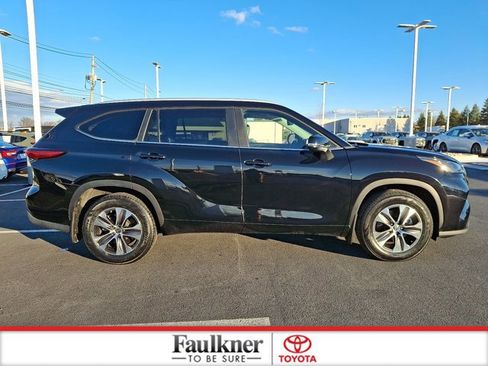 Certified 2023 Toyota Highlander L image 7