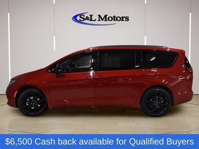 New 2026 Chrysler Pacifica Select w/ S Appearance Package
