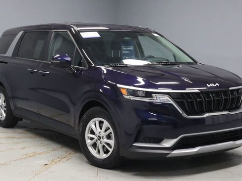 Used 2024 Kia Carnival LX FWD image 1