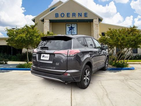 Used 2018 Toyota RAV4 XLE image 5