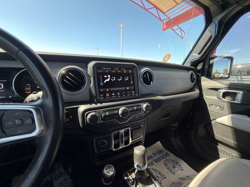 Used 2022 Jeep Wrangler Unlimited Sahara AWD/4WD image 19