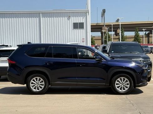 Used 2024 Toyota Grand Highlander AWD image 3