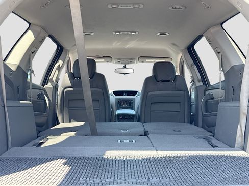 Used 2017 Chevrolet Traverse LS FWD image 7