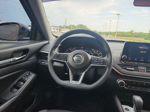 Used 2022 Nissan Altima 2.5 SV FWD image 10