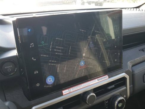 Used 2025 Toyota Tacoma Limited image 21