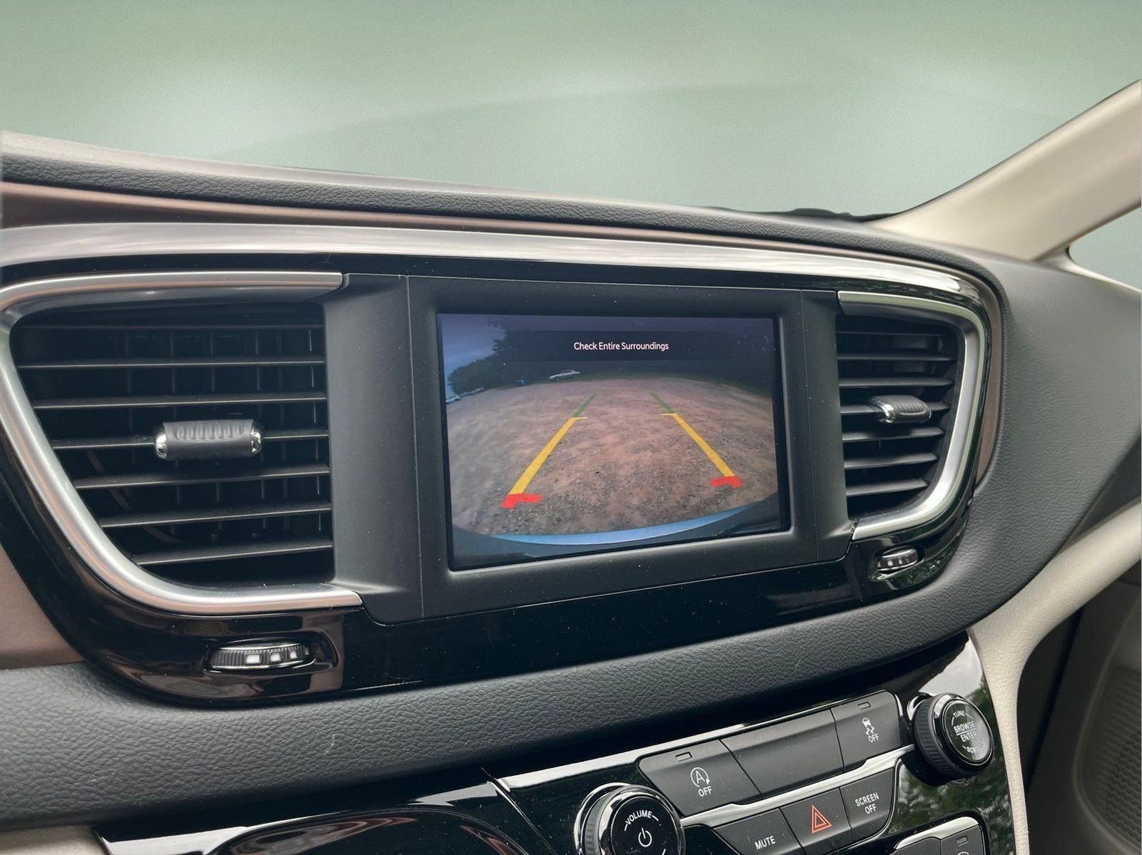 Used 2023 Chrysler Voyager LX FWD image 18