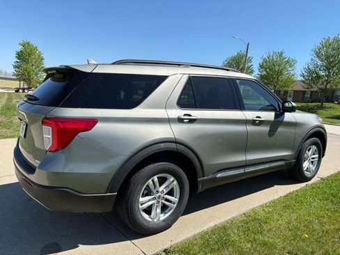 Used 2020 Ford Explorer XLT w/ Equipment Group 202A AWD/4WD image 4