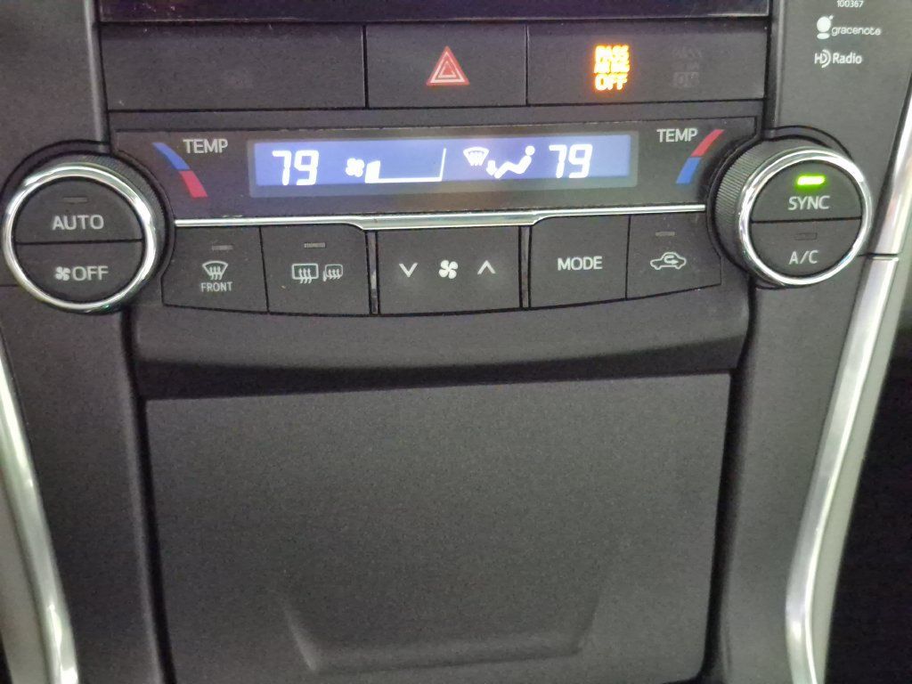 Used 2015 Toyota Camry XLE w/ Moonroof Package FWD image 21