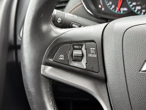 Certified 2022 Chevrolet Trax LT w/ LT Convenience Package image 20