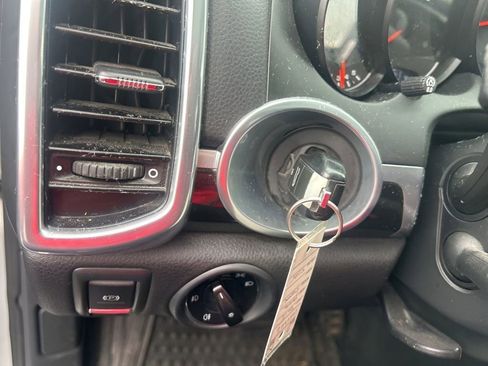 Used 2012 Porsche Cayenne image 21