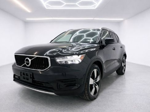 Used 2019 Volvo XC40 T5 Momentum image 7