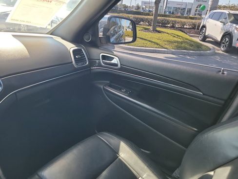 Used 2018 Jeep Grand Cherokee Limited image 19