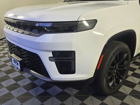 New 2026 Jeep Grand Wagoneer Summit image 10